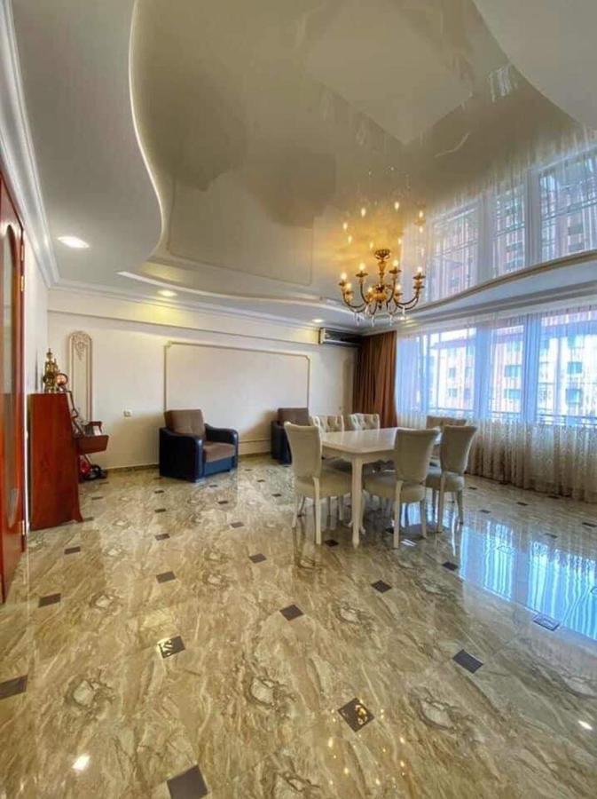 Apartment Dolphin Batumi Luaran gambar