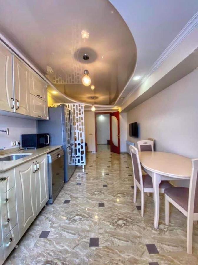 Apartment Dolphin Batumi Luaran gambar